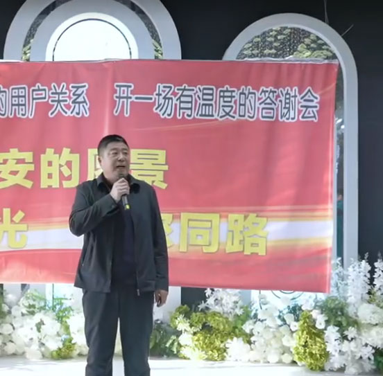 雨禾種業(yè) 走進(jìn)前鋒農(nóng)場 景經(jīng)理講解優(yōu)質(zhì)水稻品種